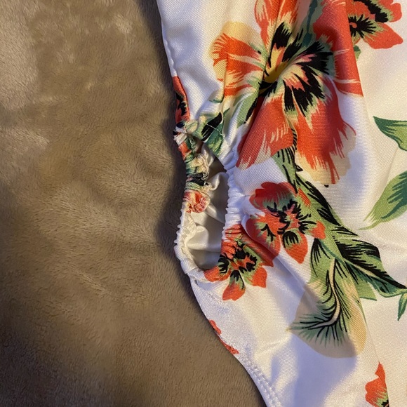 ASOS one-piece swim suit - Medium - Picture 3 of 4